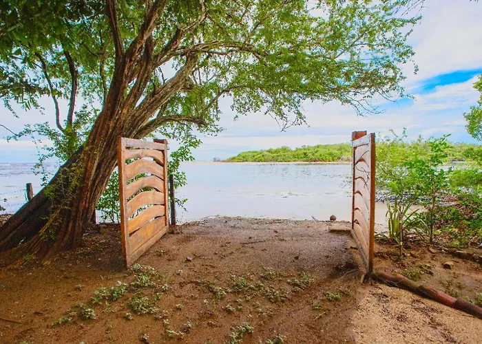 Villa La Choza Del Estero - 5Br Beachfront Oasis With Direct National Park & Beach Access, Private Pool, Large Yard, & Bbq Tamarindo